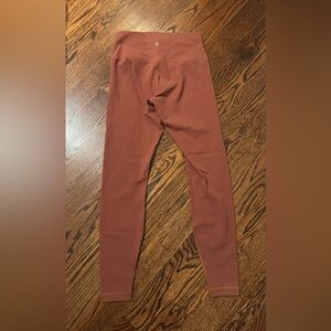 Lululemon Wunder Under leggings *flaw
